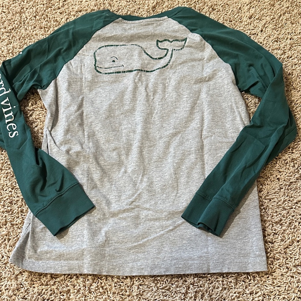Vineyard Vines Bogs Long-Sleeve Raglan Top in Gray and Green